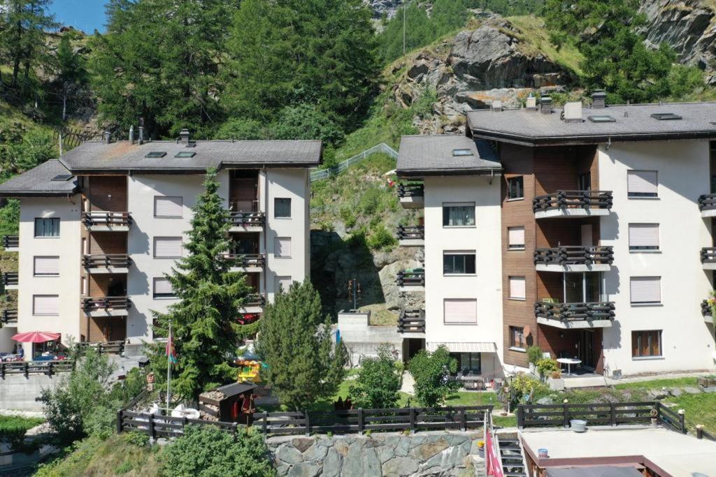 Bodmen B Apartment Zermatt Bagian luar foto