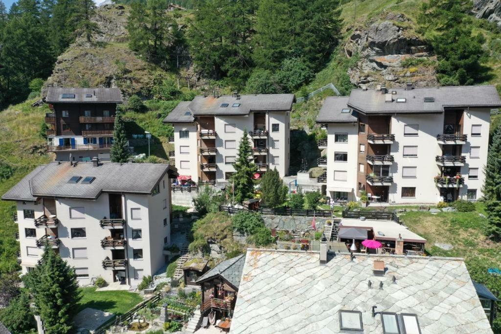 Bodmen B Apartment Zermatt Bagian luar foto